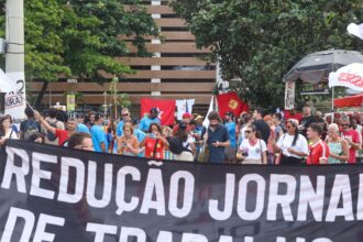 caminhos-da-reportagem-debate-impactos-da-escala-6×1-no-brasil