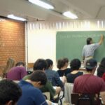 metade-dos-professores-formados-em-ead-tem-desempenho-insuficiente