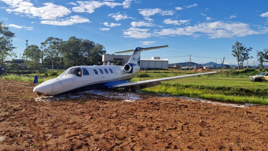 aerodromo-atualiza-estado-de-saude-de-piloto-de-jato-que-perdeu-o-controle-em-pista-de-sc