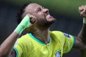 adesivo-de-neymar-vira-febre-e-esgota-em-menos-de-duas-horas;-veja-detalhes