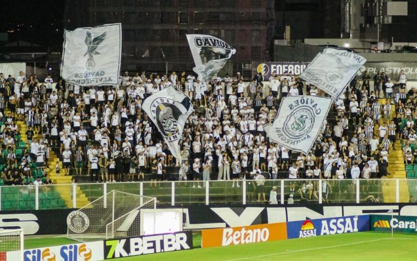 torcida-do-figueirense-faz-disk-balada-para-encontrar-jogadores-no-sereno