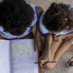 metade-dos-estudantes-nao-ve-debate-antirracista-na-escola,-diz-estudo