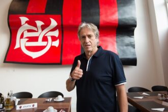 sombra-para-jardim?-jorge-jesus,-ex-flamengo,-revela-motivo-para-viagem-ao-rj:-vou-aproveitar