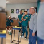 e-dificil:-neymar-ouve-apelo-e-grupo-do-brasil-aplaude-discurso-de-felipao-antes-da-copa