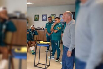 e-dificil:-neymar-ouve-apelo-e-grupo-do-brasil-aplaude-discurso-de-felipao-antes-da-copa