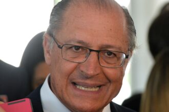 e-factoide-do-cla-bolsonaro-para-desviar-do-caso-master,-diz-alckmin