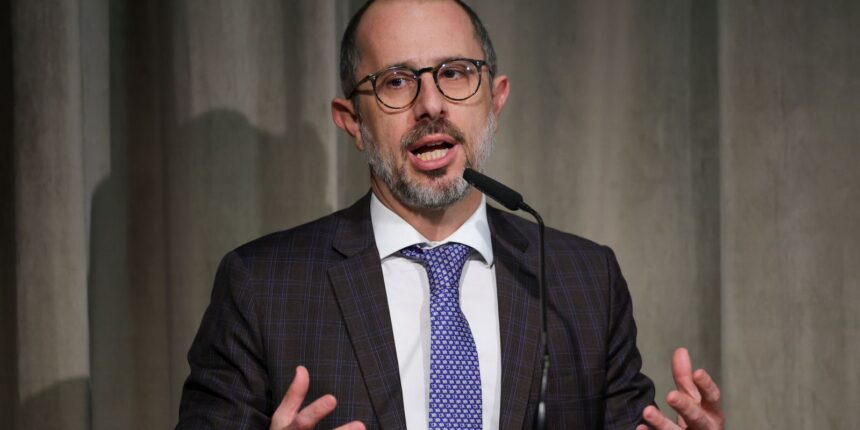 “nao-precisamos-eleger-um-pais-policia-do-mundo”,-diz-ministro-da-cgu