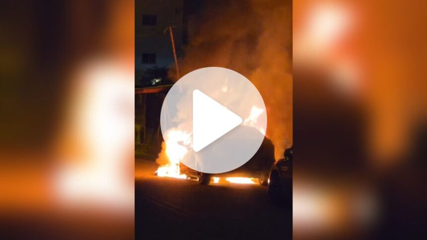 video:-suposto-incendio-criminoso-destroi-completamente-veiculo-em-sc
