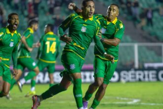 mais-agressivo-e-mais-competitivo:-figueirense-mostra-reacao-na-vitoria-contra-o-paysandu