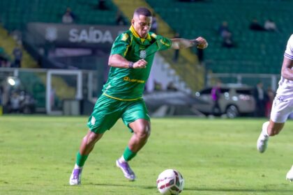 com-emocao!-figueirense-fica-com-dois-jogadores-a-mais-e-bate-o-paysandu-de-virada-no-scarpelli