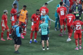 neymar-e-tietado-por-jogadores-do-panama-e-idolatria-repercute:-vida-fora-da-internet