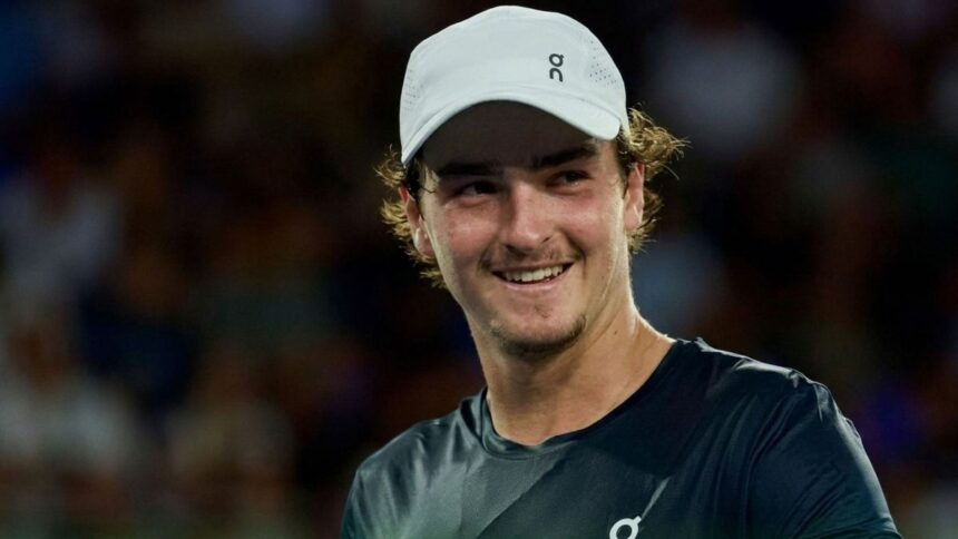 joao-fonseca-x-jakub-mensik:-onde-assistir-ao-vivo,-horario-e-premiacao-em-roland-garros