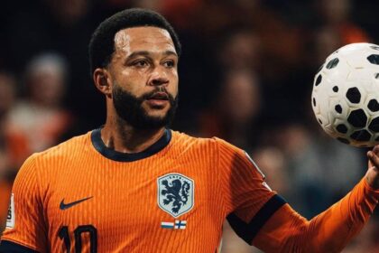 video:-memphis-depay-da-entrada-forte-em-companheiro-durante-treino-antes-da-copa-do-mundo