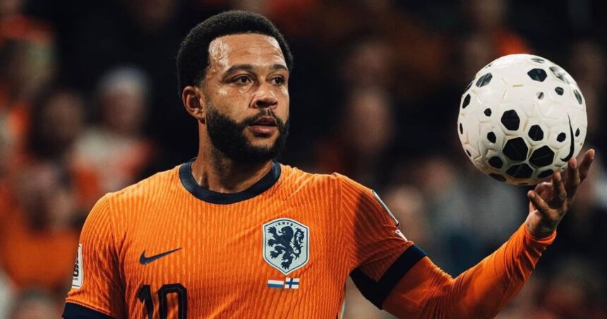 video:-memphis-depay-da-entrada-forte-em-companheiro-durante-treino-antes-da-copa-do-mundo