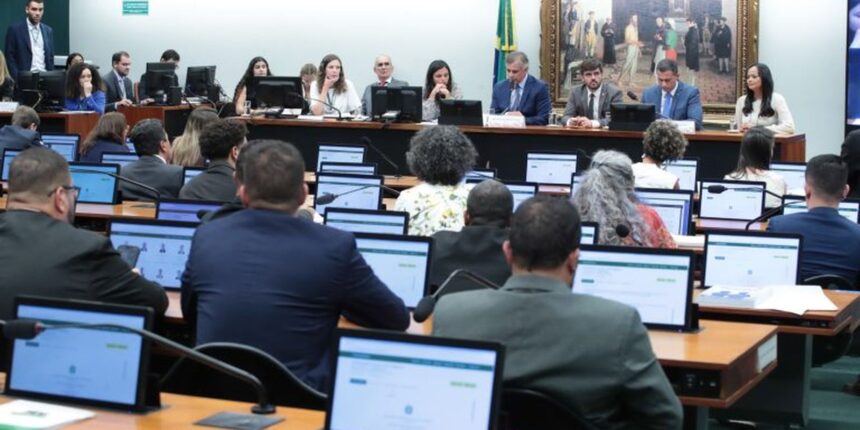 deputados-votam-reducao-da-maioridade-penal-em-comissao
