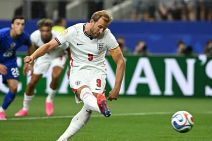artilheiro-ingles-harry-kane-chega-ao-quinto-gol-de-penalti-e-quebra-recorde-em-copas