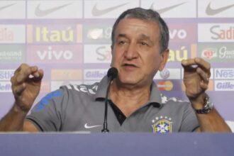 carlos-alberto-parreira-e-internado-na-uti-e-respira-com-ajuda-de-aparelhos