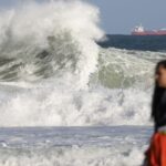 rio-entra-em-alerta-para-ressaca-e-ondas-de-ate-2,5-metros
