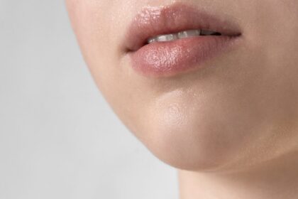 nao-e-manteiga-de-cacau!-o-regenerador-labial-que-especialistas-indicam-para-labios-rachados