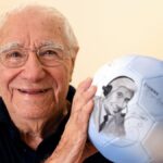 quem-e-o-jornalista-de-91-anos-que-segue-trabalhando,-cobriu-18-copas-e-e-respeitado-por-messi