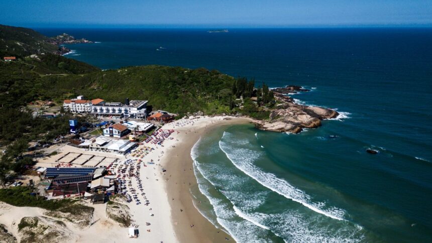 prefeitura-de-florianopolis-ordena-desocupacao-de-comercios-na-praia-da-joaquina