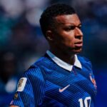 video:-mbappe-marca-duas-vezes-em-franca-x-inglaterra-e-pressiona-messi-na-final-da-copa-do-mundo