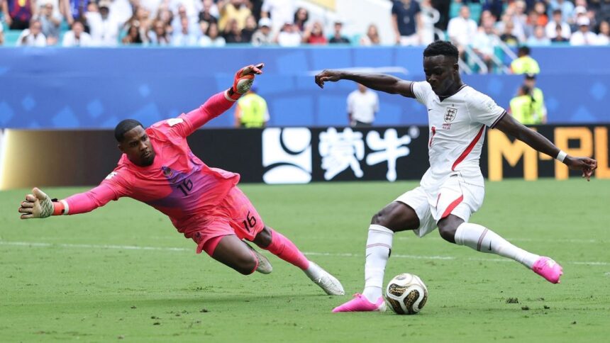 copa-do-mundo:-inglaterra-atropela-franca-no-primeiro-tempo-e-saka-faz-gol-de-pelada;-assista