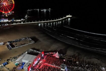 roda-gigante-de-balneario-camboriu-se-ilumina-com-as-cores-da-espanha-apos-titulo-da-copa-do-mundo
