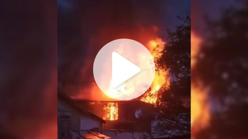 video-mostra-casa-em-chamas-completamente-destruida-apos-morador-usar-fogao-de-lata-improvisado-em-sc
