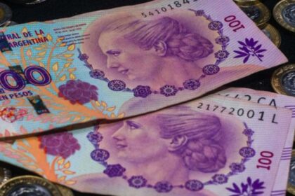 com-deficit,-sem-salario:-projeto-de-milei-corta-pagamento-de-politicos-em-caso-de-deficit-na-argentina