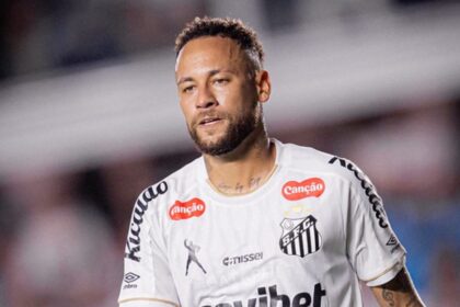 neymar-pode-desfalcar-o-santos-na-copa-do-brasil-por-causa-de-leilao-beneficente;-entenda