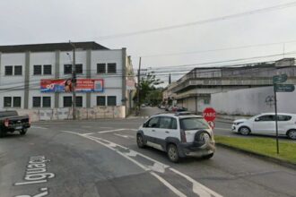 motociclista-de-27-anos-morre-ao-perder-controle-e-bater-contra-placa-de-transito-em-blumenau