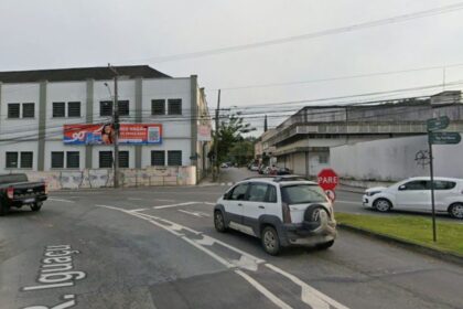 motociclista-de-27-anos-morre-ao-perder-controle-e-bater-contra-placa-de-transito-em-blumenau