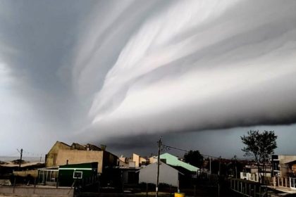 onda-de-tempestades-deixa-sul-em-alerta-laranja-para-chuvarada-e-trovoadas;-veja-as-areas-com-maior-risco-neste-domingo-(16)