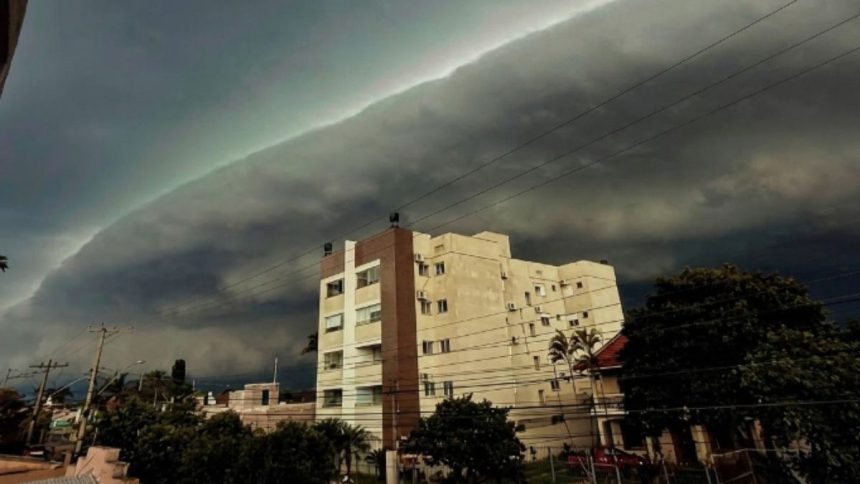 ciclone-deixa-6-estados-em-alerta-para-ventos-de-100-km/h;-veja-onde-pode-ocorrer-chuvarada-de-ate-100-mm