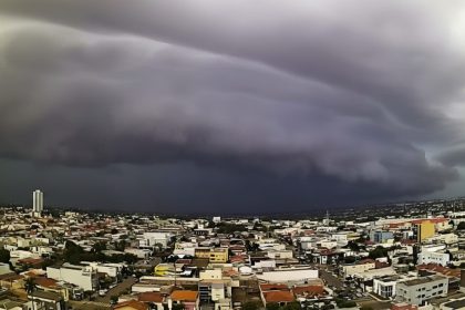 ciclone-extratropical-provoca-reviravolta-com-avanco-de-frente-fria-nas-proximas-24-horas;-veja-estados-atingidos-por-temporais-e-ventos-de-ate-100-km/h