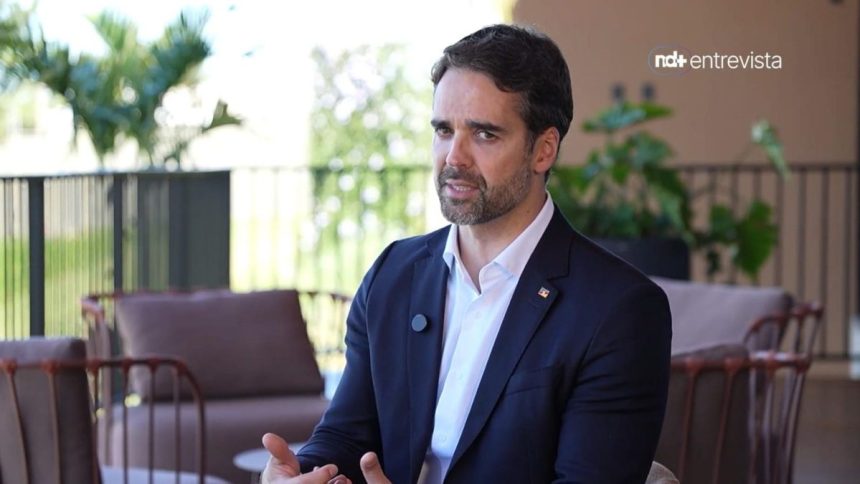 entre-o-retrocesso-e-a-aventura:-eduardo-leite-defende-ronaldo-caiado-para-a-presidencia-em-2026