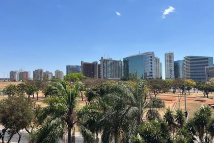 a-guerra-pelo-cofre-de-brasilia:-como-o-fundo-constitucional-do-df-virou-alvo-de-inveja-politica-e-financia-cerco-a-populacao-de-rua
