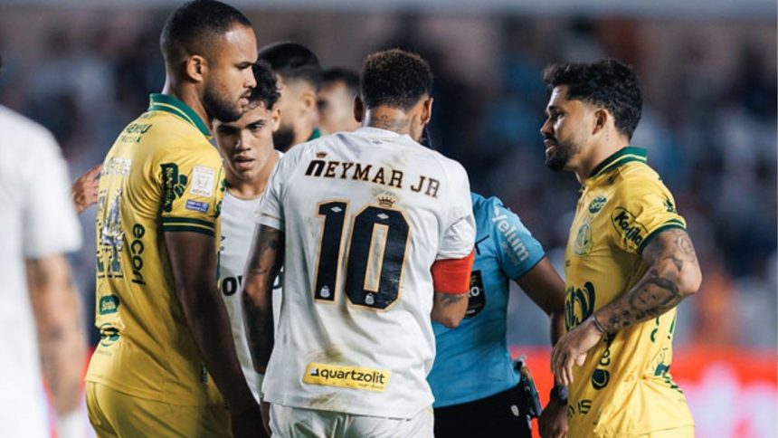 leitura-labial-mostra-neymar-xingando-arbitra-com-serie-de-palavroes:-voce-e-horrorosa