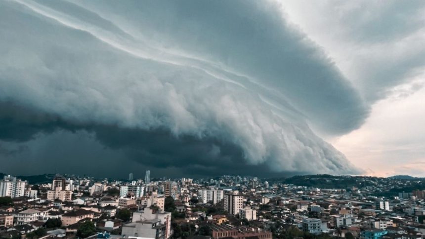 ciclone-extratropical-e-intenso-rio-atmosferico-trazem-tempestades-severas-ao-sul-nas-proximas-24h;-ha-riscos-de-tornados-e-granizo