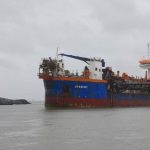 apos-fortes-chuvas,-draga-gigante-de-154-metros-retorna-a-porto-estrategico-de-sc-e-retoma-atividades-no-canal-de-acesso