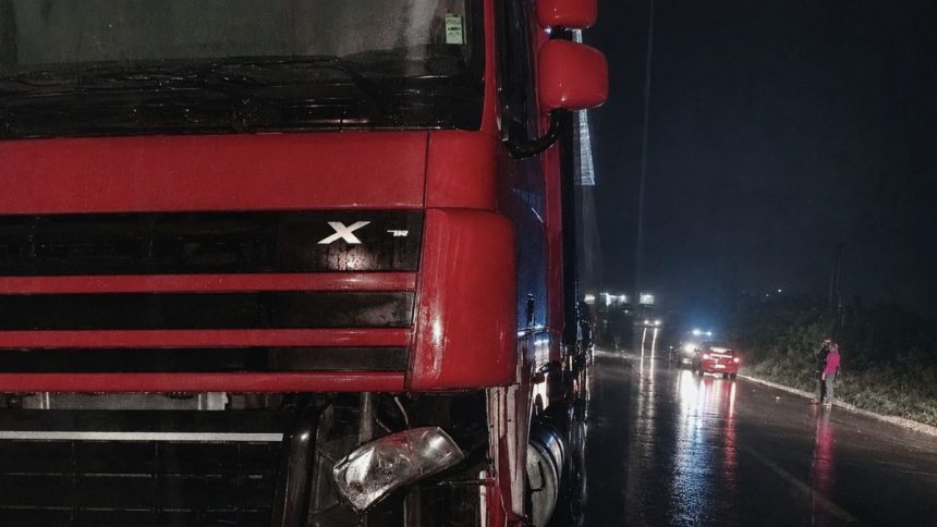 motociclista-morre-apos-sofrer-amputacoes-em-colisao-violenta-com-carreta-em-sc