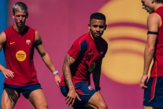 jesus-pode-estrear?-valencia-x-barcelona:-onde-assistir-ao-vivo,-horario,-palpite-e-escalacoes-pela-laliga