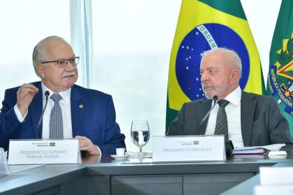 lula-defende-reduzir-tempo-de-atuacao-de-ministros-no-stf:-ninguem-pode-ficar-40-anos-no-mesmo-cargo