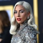 lady-gaga-e-flagrada-com-bebe-e-revista-diz-ser-o-filho-da-cantora;-confira-imagens