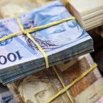 colegas-de-trabalho-ganham-r$-20-milhoes-na-loteria,-mas-responsavel-pelo-bilhete-nao-divide-premio-e-e-preso