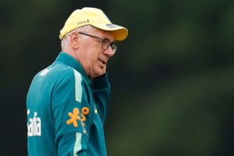 que-orgulho:-substituto-de-joao-pedro-convocado-por-ancelotti-e-exaltado-por-craque-multicampeao-do-brasil