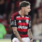 video:-varela-emula-pedro-com-gol-em-flamengo-x-red-bull-bragantino-no-brasileirao