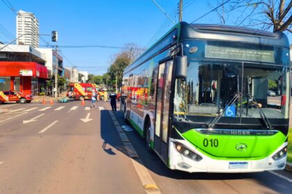 video!-conversao-proibida-termina-em-morte-apos-colisao-com-onibus-no-centro-de-cascavel