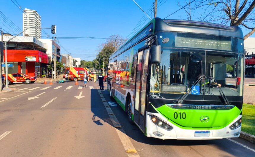 video!-conversao-proibida-termina-em-morte-apos-colisao-com-onibus-no-centro-de-cascavel